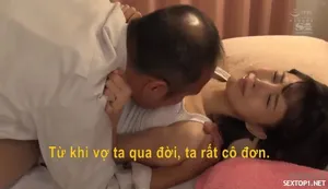 đang ngủ thì bị cô con ghệ tụt quần... liếm cu
