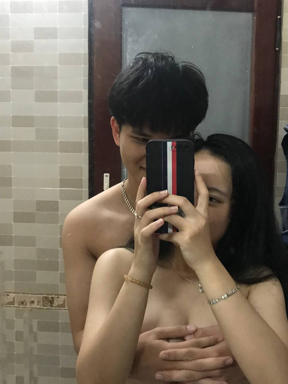 Ngày đầu hẹn hò vào nhà nghỉ em đã muốn xuất vào trong